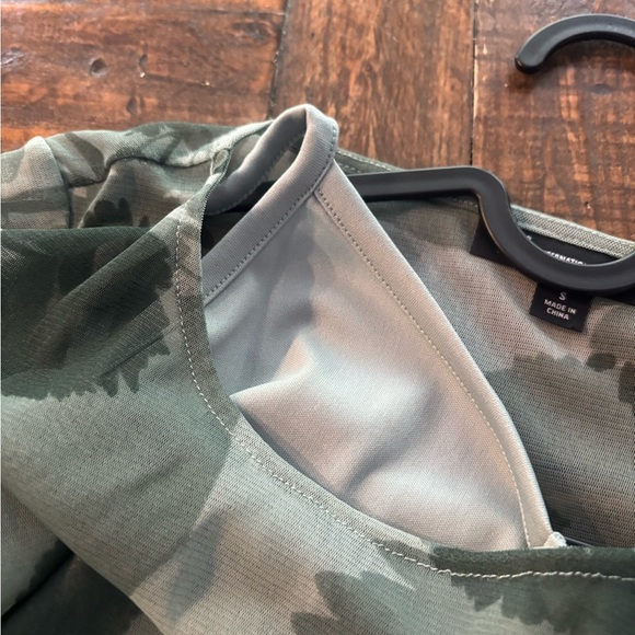 I-N-C Womens Leaves Embellished T-Shirt. Size small, green . - Picture 9 of 12